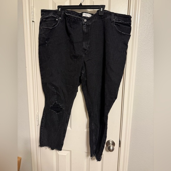 Abercrombie & Fitch Denim - Women's Plus size black Abercrombie & fitch distressed jeans size 37/24